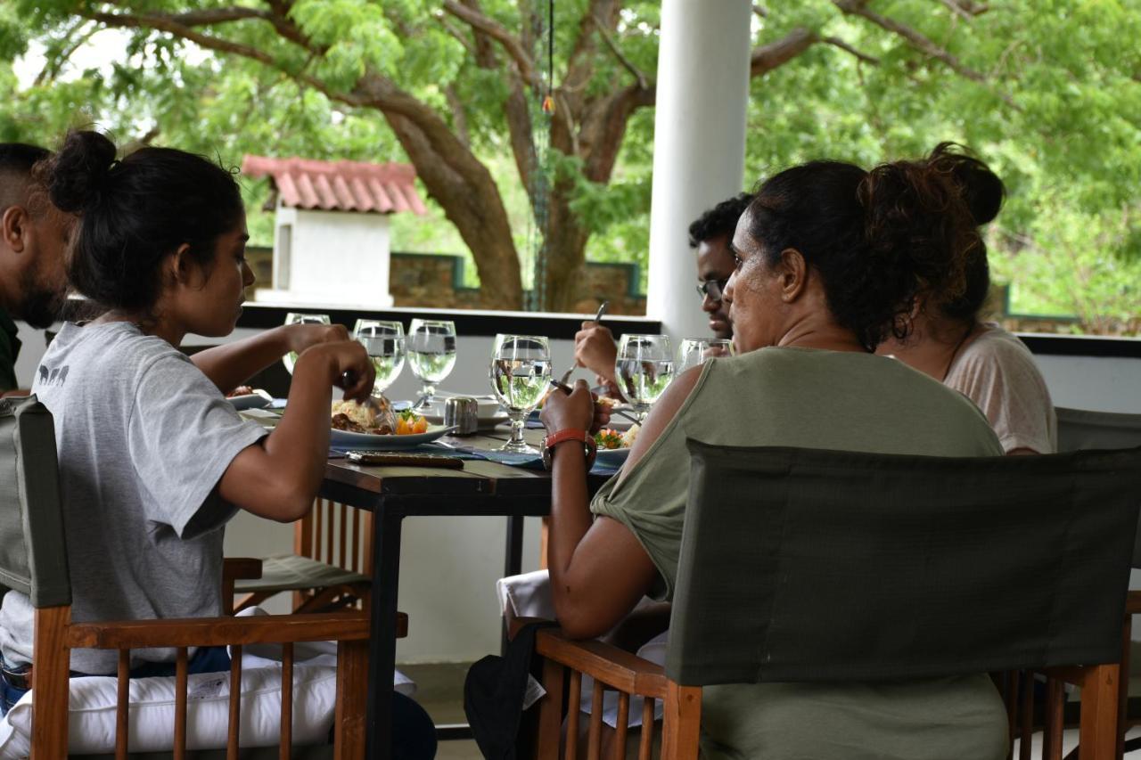 Funky Leopard Safari Lodge Bordering Yala National Park カタラガマ エクステリア 写真