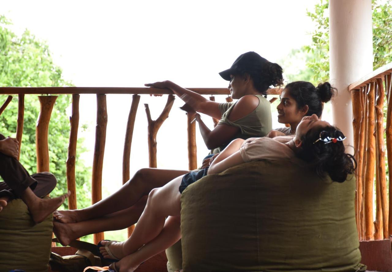 Funky Leopard Safari Lodge Bordering Yala National Park カタラガマ エクステリア 写真