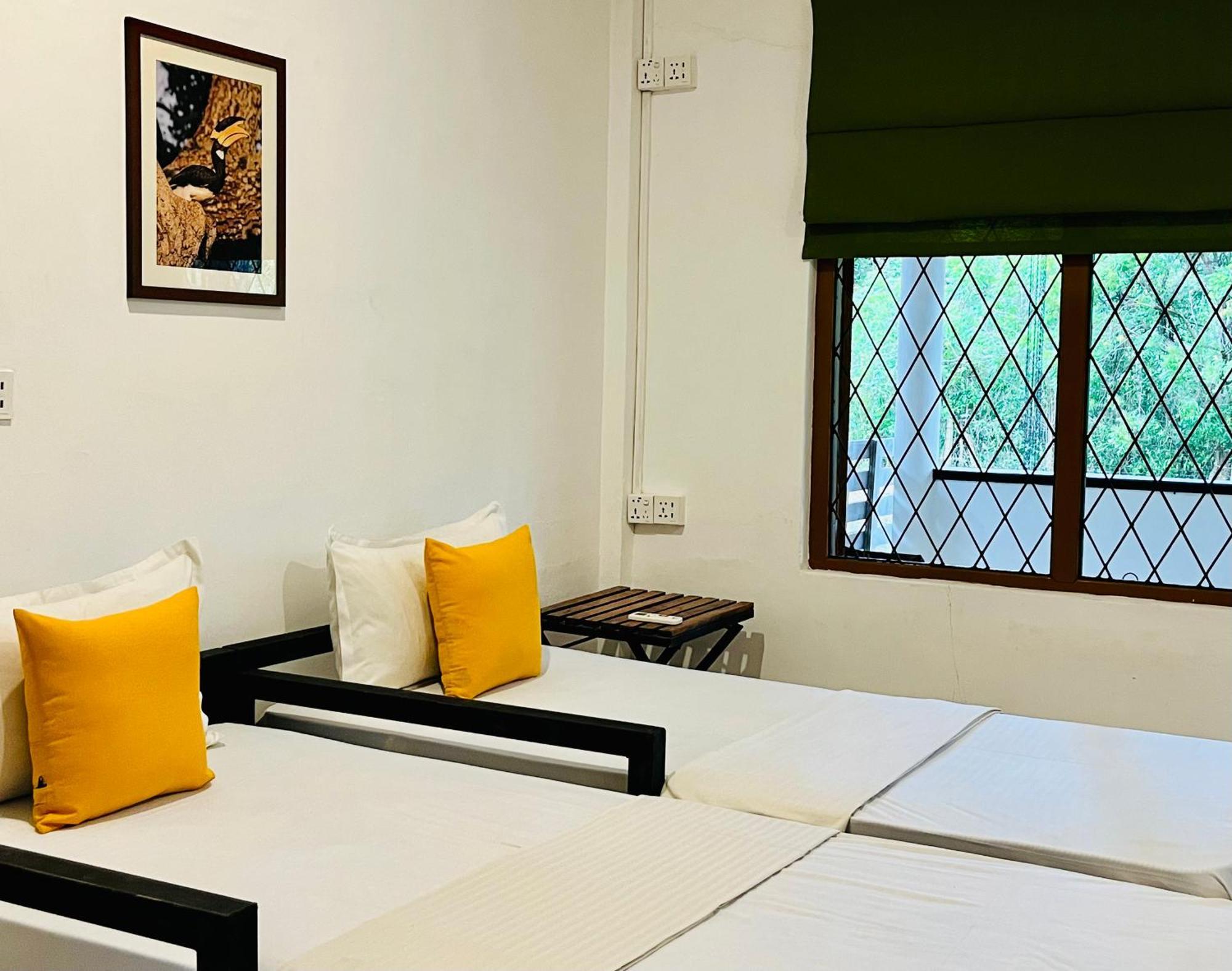 Funky Leopard Safari Lodge Bordering Yala National Park カタラガマ エクステリア 写真