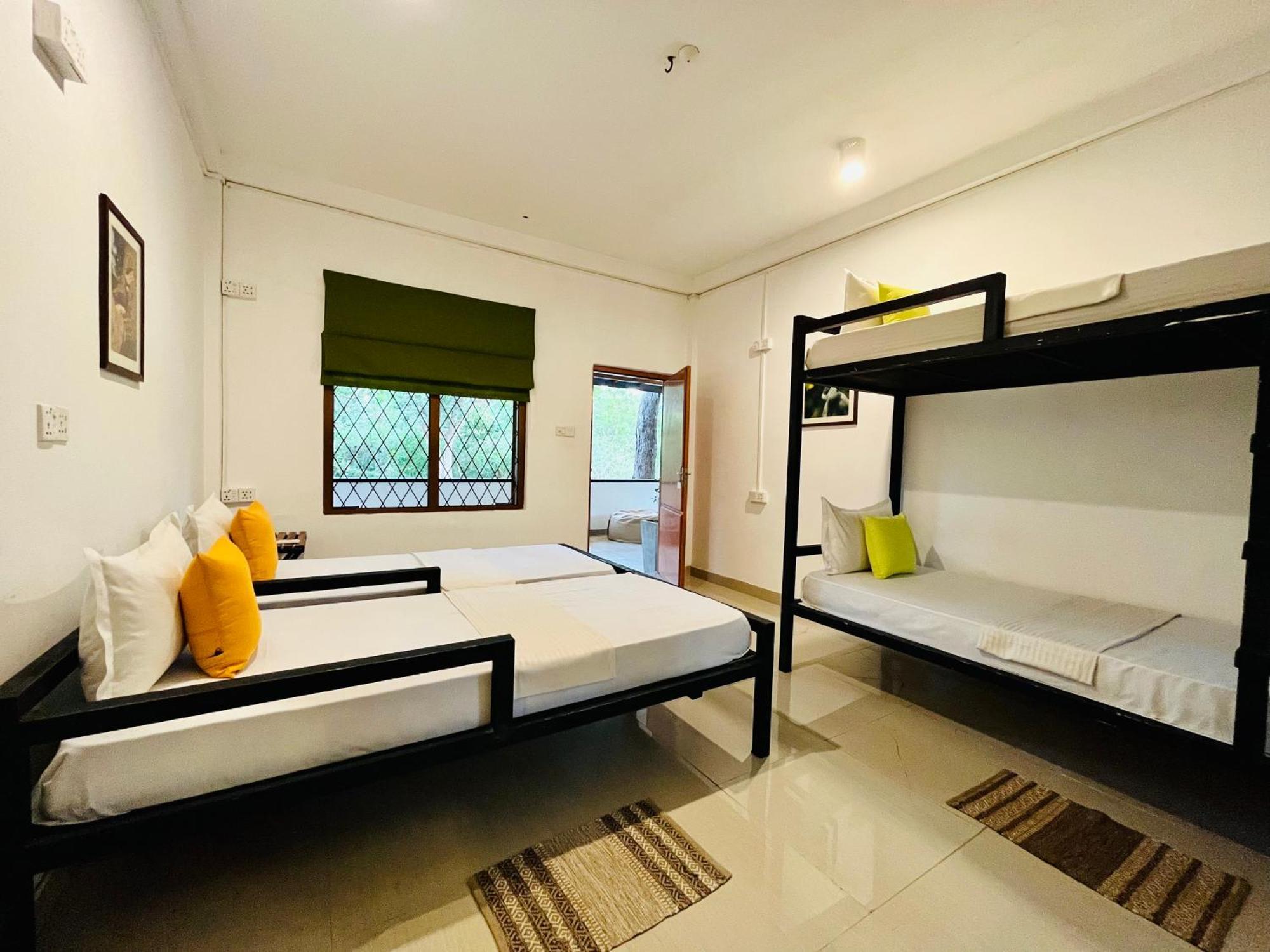 Funky Leopard Safari Lodge Bordering Yala National Park カタラガマ エクステリア 写真