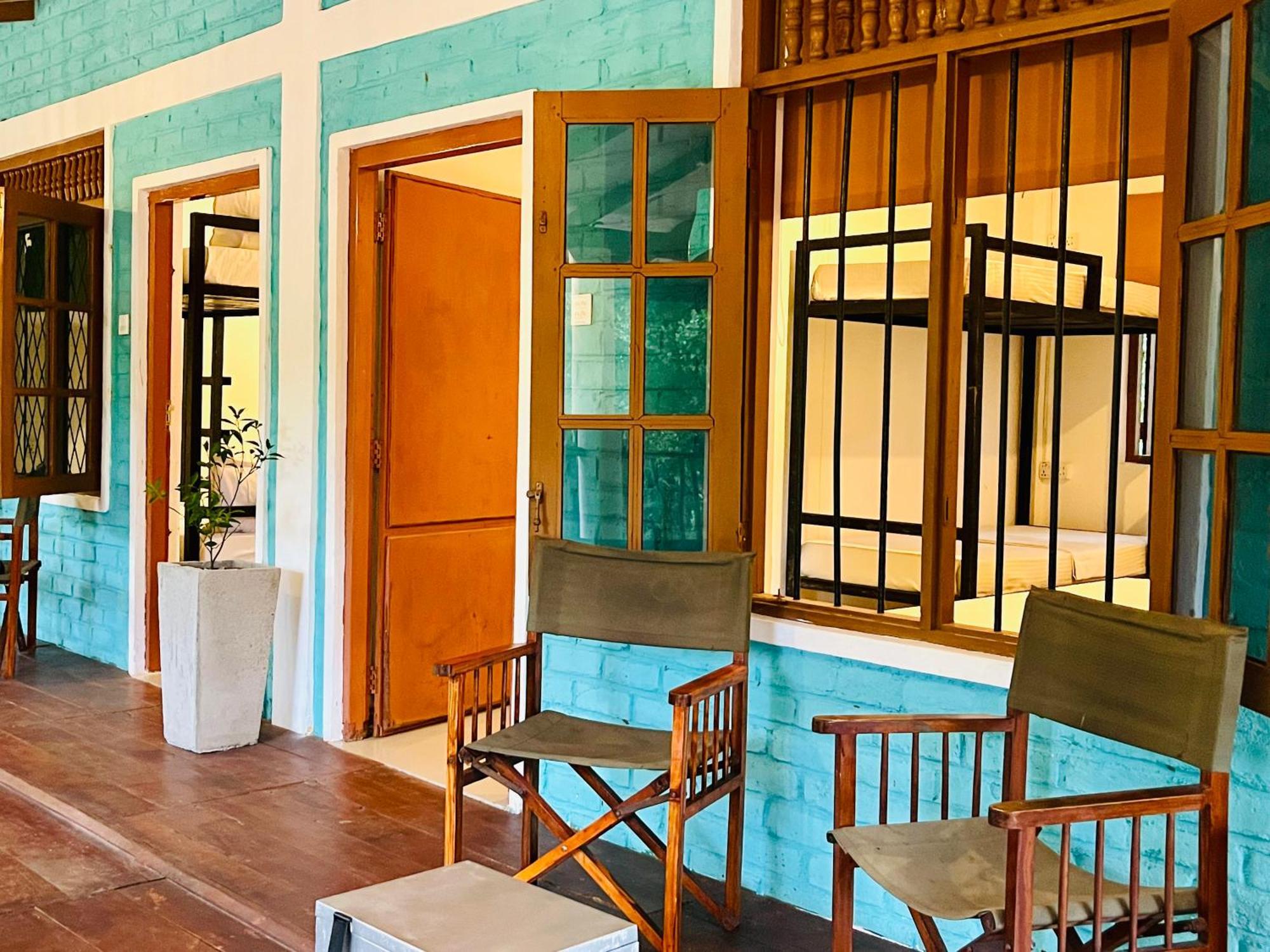 Funky Leopard Safari Lodge Bordering Yala National Park カタラガマ エクステリア 写真