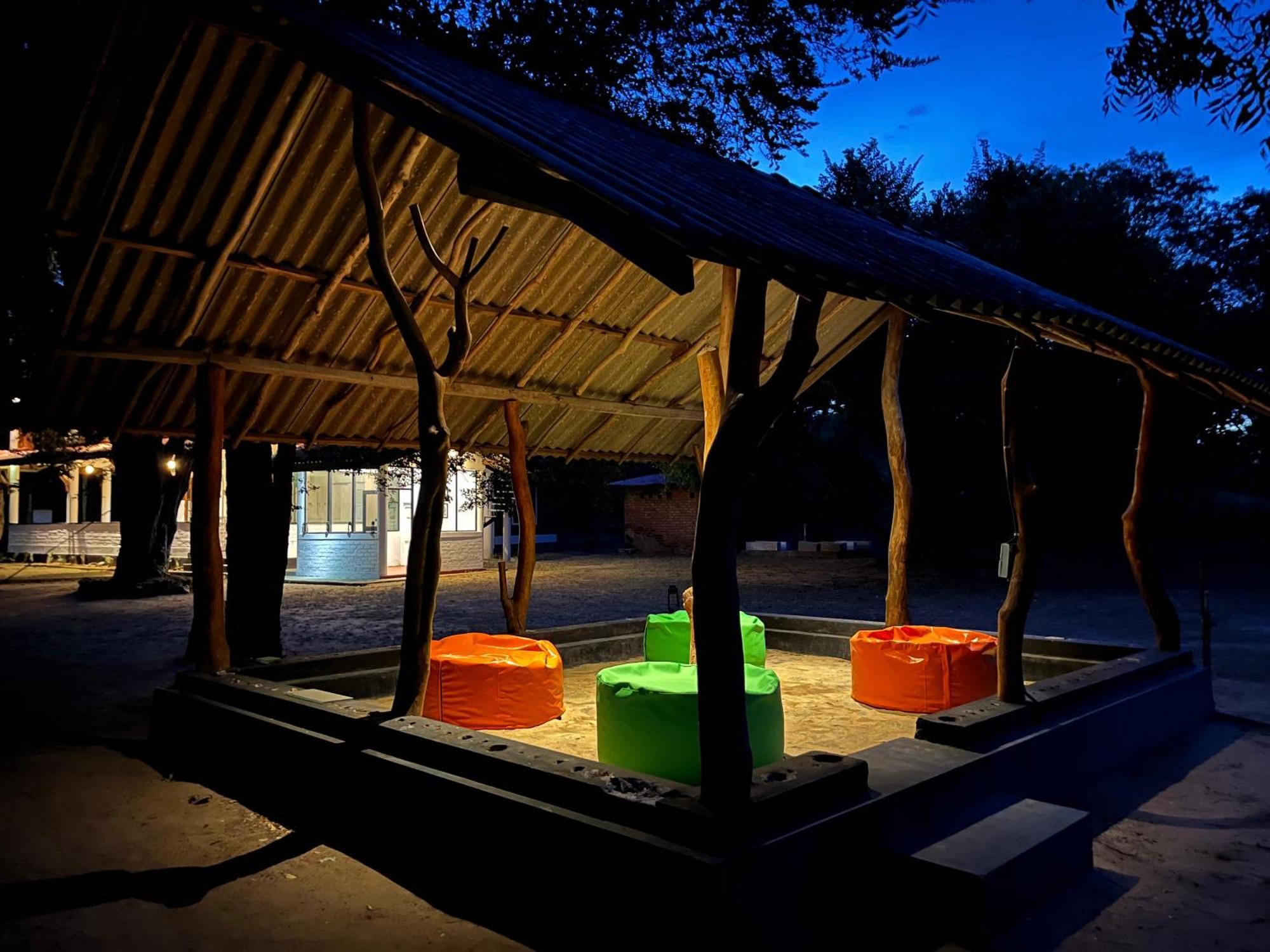 Funky Leopard Safari Lodge Bordering Yala National Park カタラガマ エクステリア 写真
