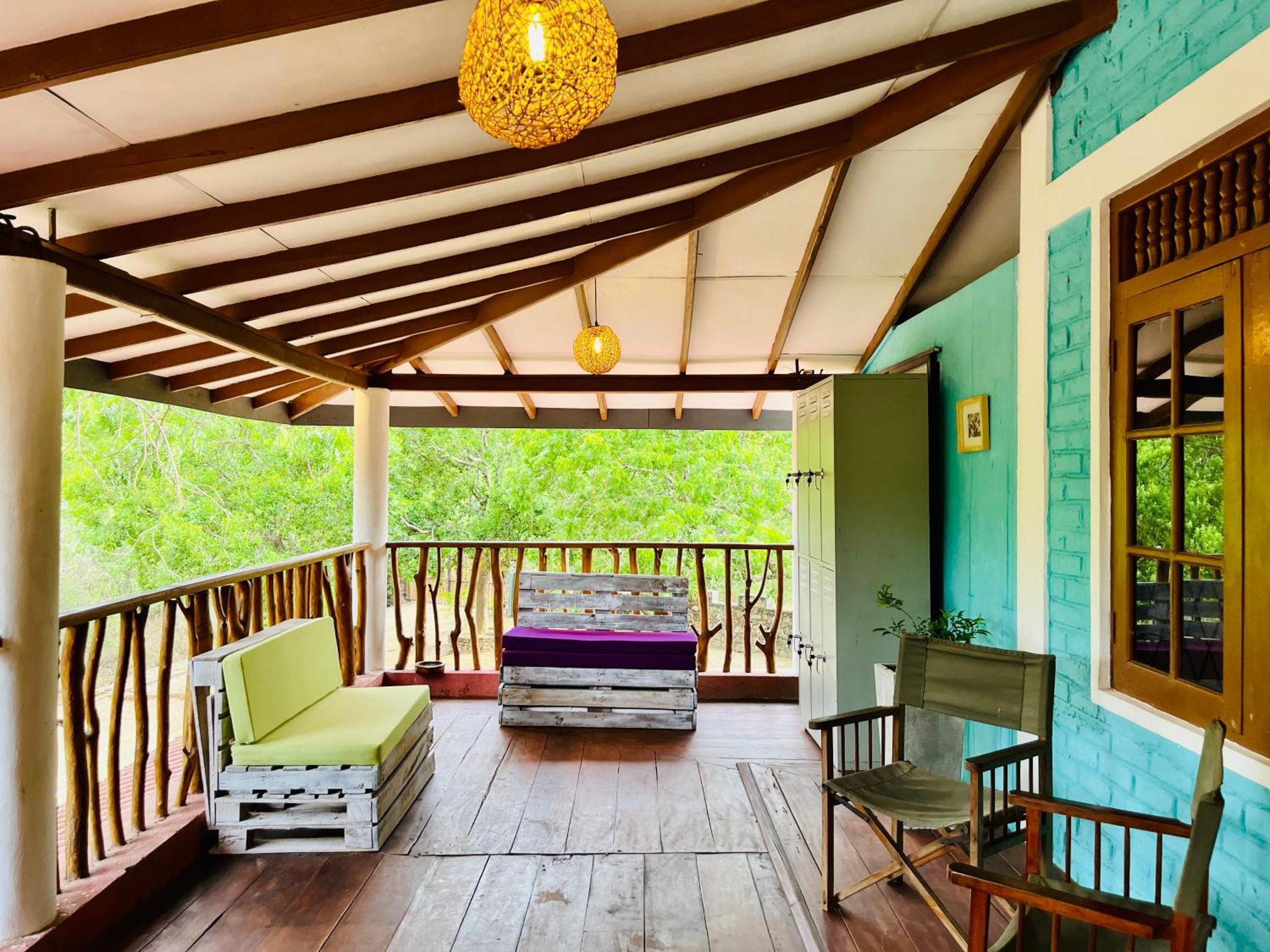 Funky Leopard Safari Lodge Bordering Yala National Park カタラガマ エクステリア 写真