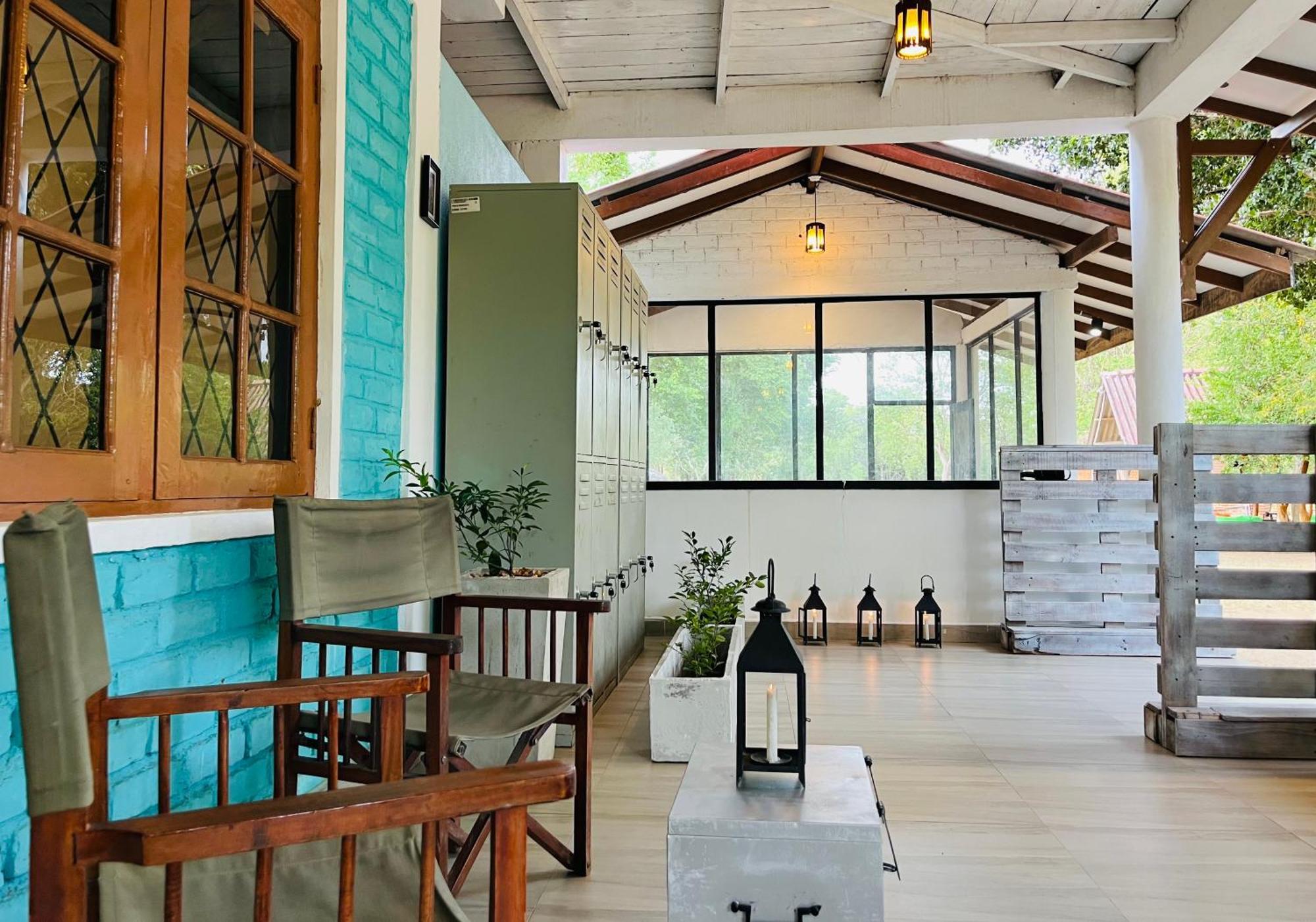 Funky Leopard Safari Lodge Bordering Yala National Park カタラガマ エクステリア 写真