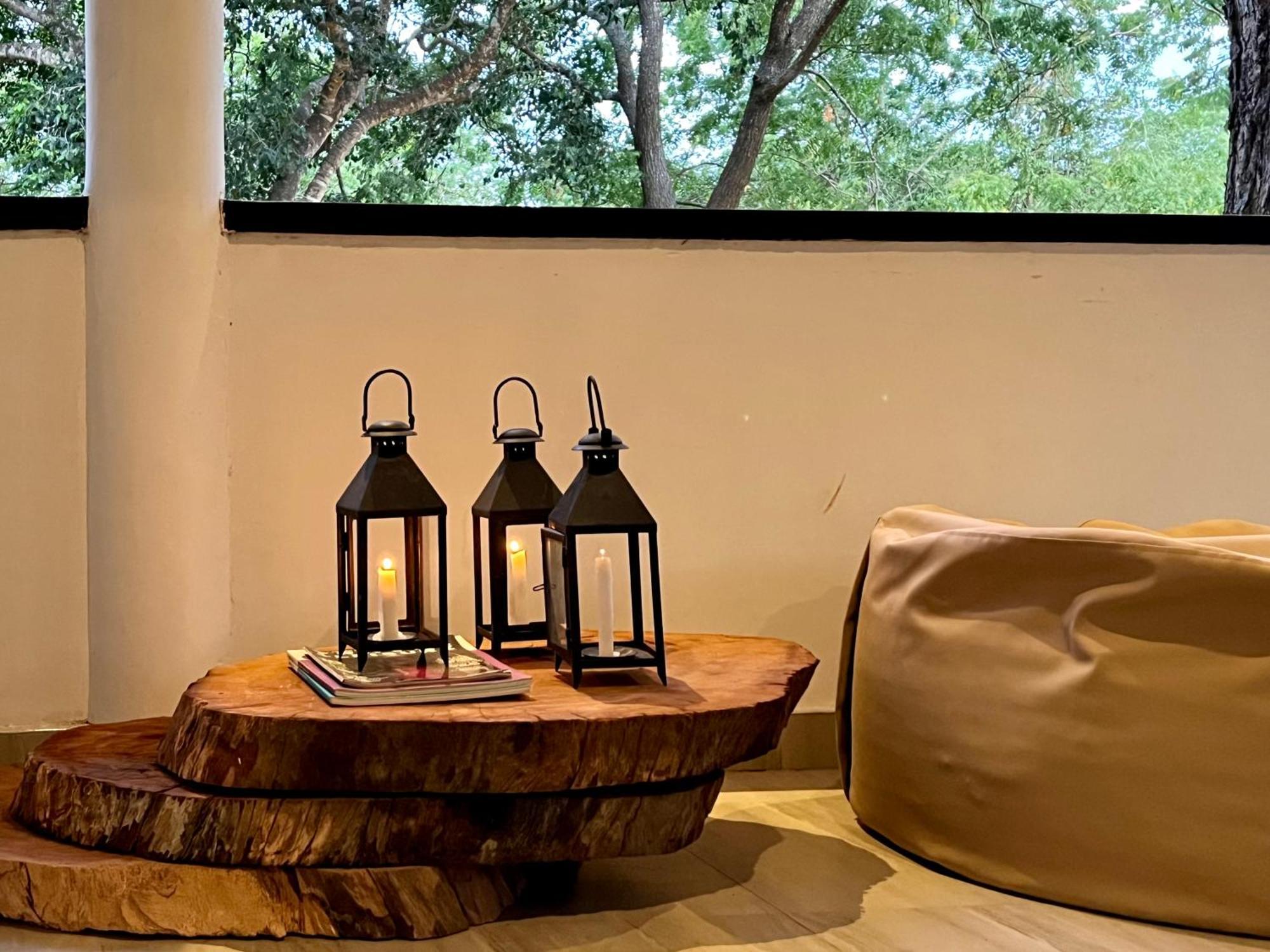 Funky Leopard Safari Lodge Bordering Yala National Park カタラガマ エクステリア 写真