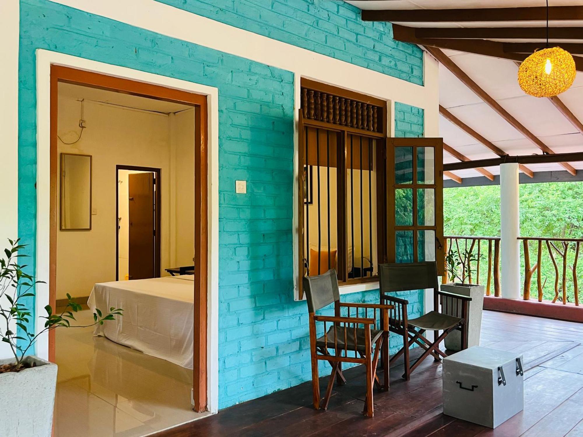 Funky Leopard Safari Lodge Bordering Yala National Park カタラガマ エクステリア 写真