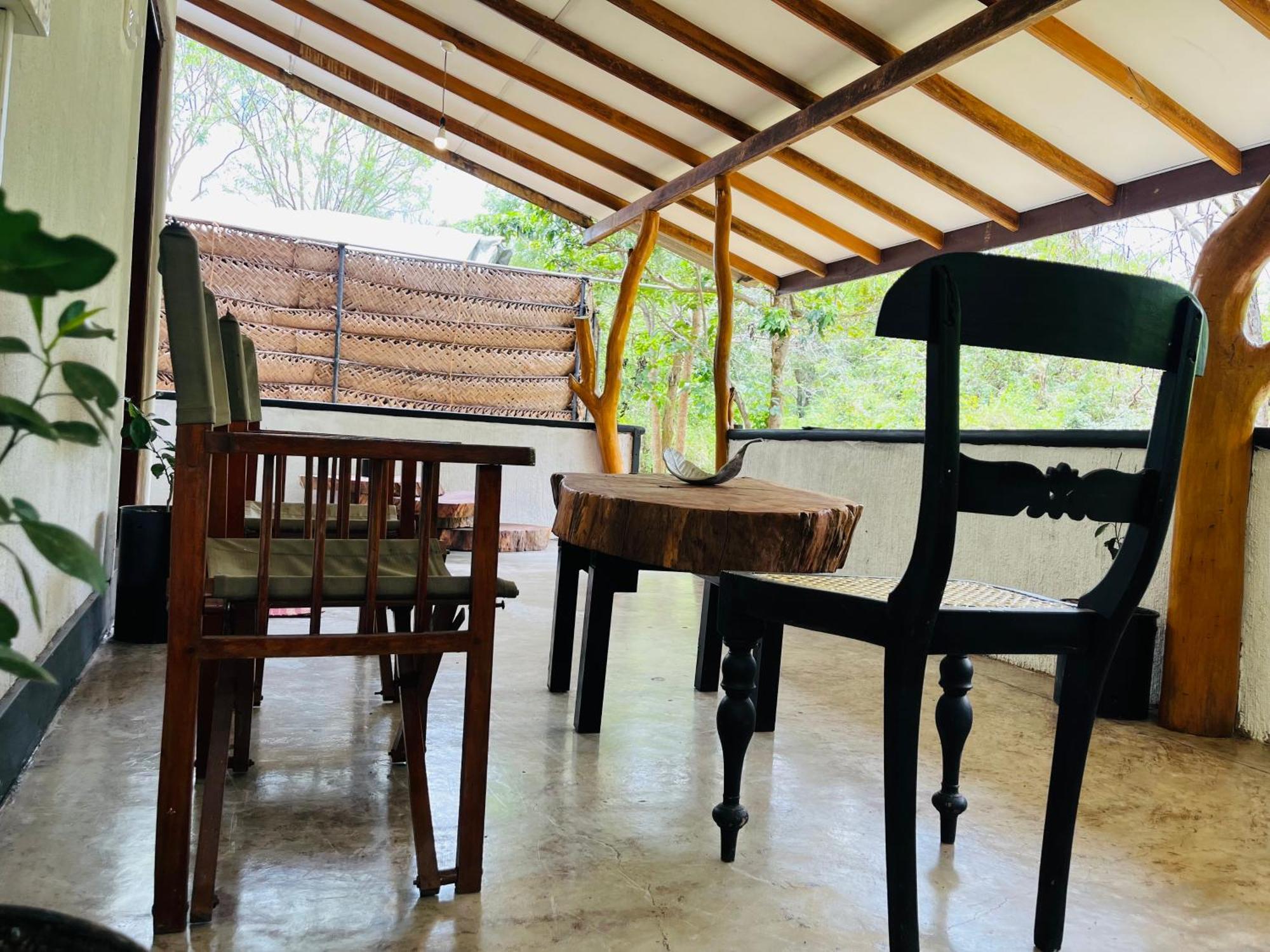 Funky Leopard Safari Lodge Bordering Yala National Park カタラガマ エクステリア 写真
