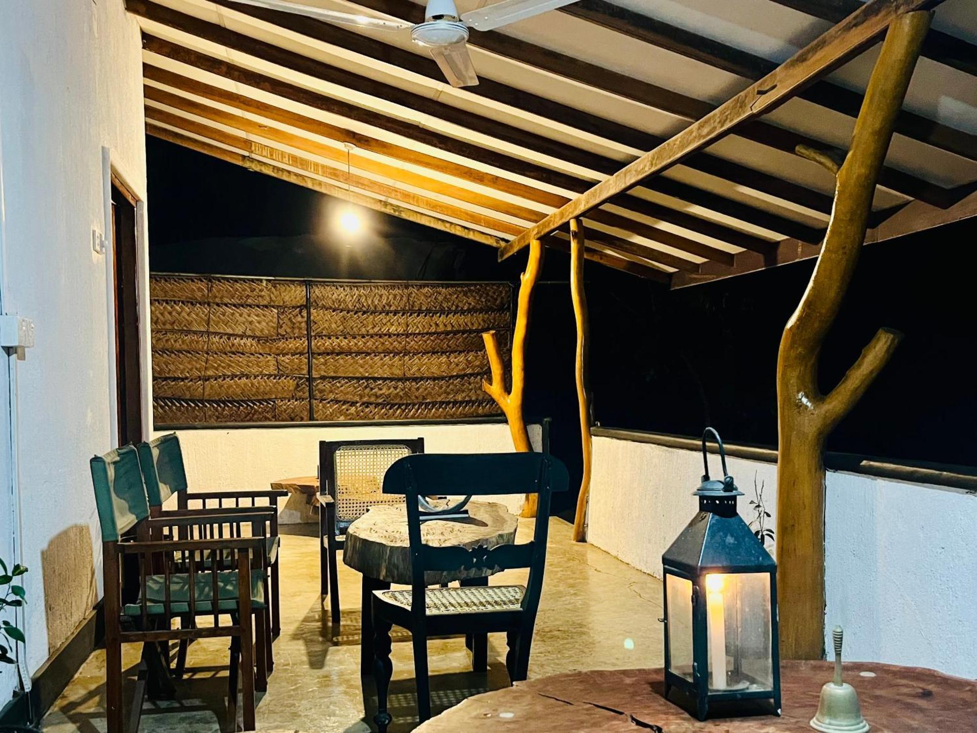 Funky Leopard Safari Lodge Bordering Yala National Park カタラガマ エクステリア 写真