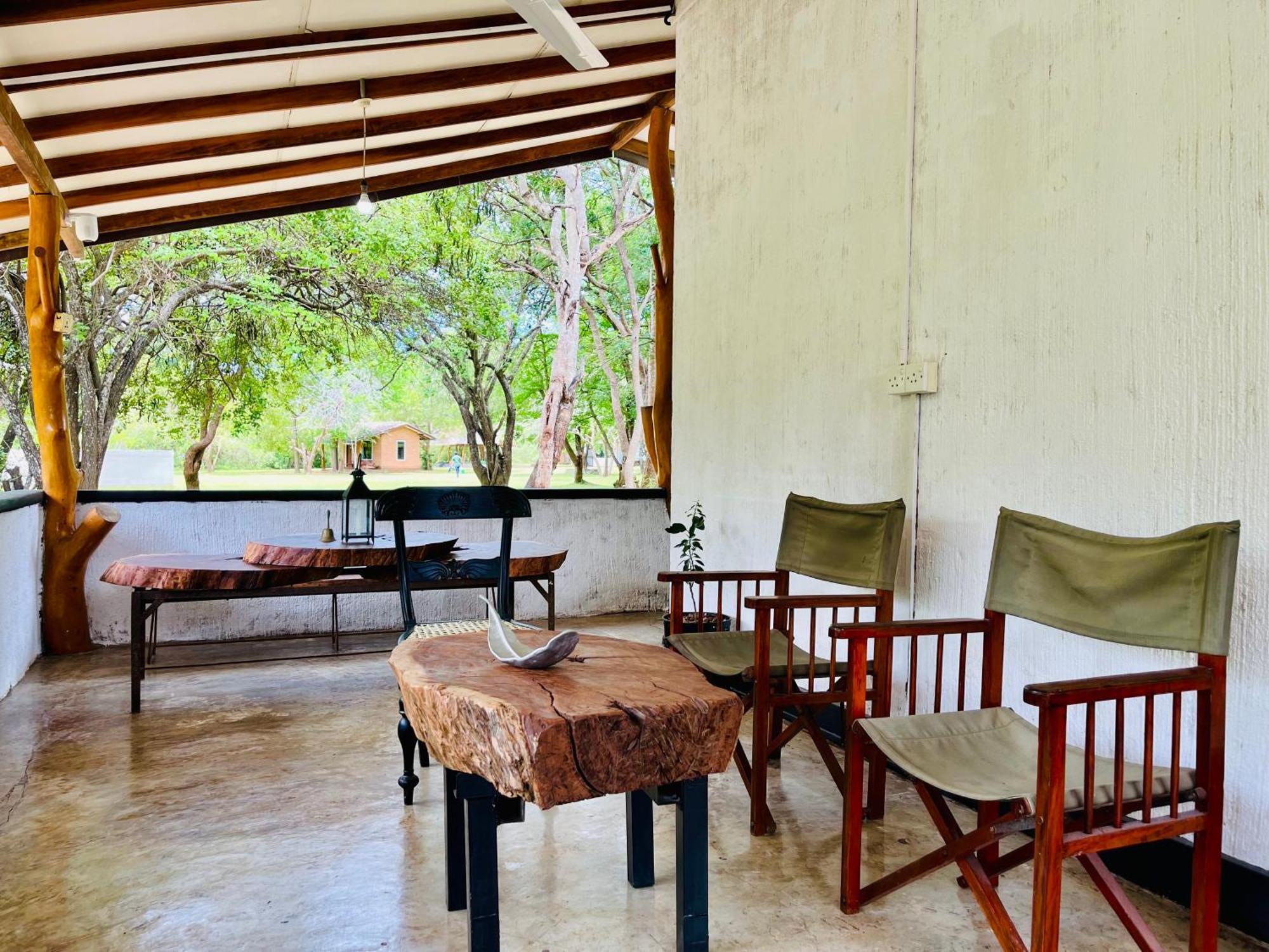 Funky Leopard Safari Lodge Bordering Yala National Park カタラガマ エクステリア 写真